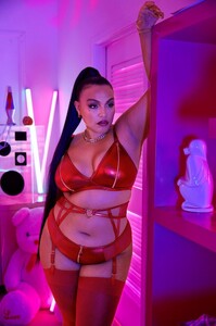 adam-selman-for-savage-x-fenty-spring-2020-ad-campaign-the-impression-0078049c08b5460f09b75b92b4238bffc10_thumb.jpg