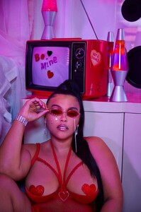 adam-selman-for-savage-x-fenty-spring-2020-ad-campaign-the-impression-036f936f958d424fd5df50f529b95986777_thumb.jpg