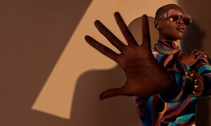 alek-wek-roberto-cavalli-fw19-0178ab338ffa5bfe58cb7229d017f6aad3_thumb.jpg