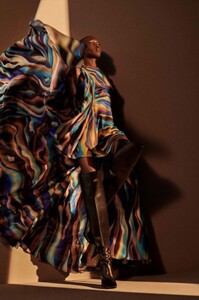 alek-wek-roberto-cavalli-fw19-04f26389ce883337ab7c8ae5e31af19022_thumb.jpg