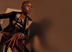 alek-wek-roberto-cavalli-fw19-05f1866f6b84de12d686e059254086a32a_thumb.jpg