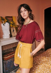 alia-t-shirt-burgundy-2.thumb.jpg.c9c25aa8f99fb605efc4b2795e3aec41.jpg