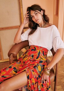 alia-t-shirt-ecru-1.thumb.jpg.f453af6cfb409b36d64a3aed686bc6ad.jpg
