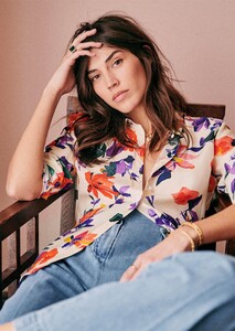 ann-shirt-multicolor_flower_print-1.thumb.jpg.08d01a7a4027bf8d0852a755ba7f389a.jpg