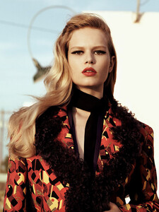 anna-ewers-craig-mcdean-vogue-china-october-2014-1.thumb.jpg.d1005d7be57bc0e1650b0bf813f23499.jpg