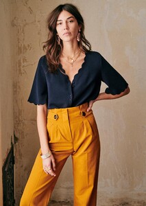 antika-blouse-navy-1.thumb.jpg.69259ff8c8454b929e8761dbd655b98e.jpg