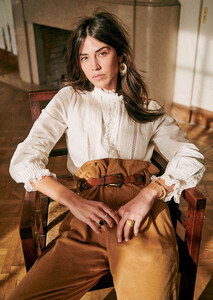 antonia-blouse-off_white-1.thumb.jpg.fed95aae80280d102023d1be88be34e1.jpg