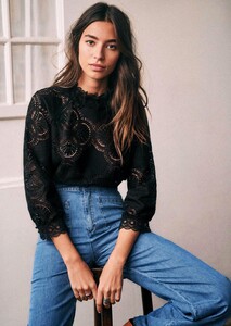 bacall-blouse-black-2.thumb.jpg.243a37c15d2dfec8cd35310054a7ad33.jpg