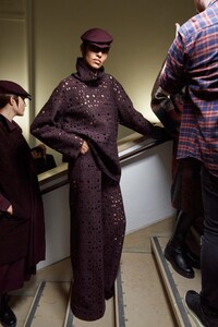backstage-defile-akris-automne-hiver-2020-2021-paris-coulisses-87.thumb.jpg.2f9b10a655612d11781384357658819f.jpg