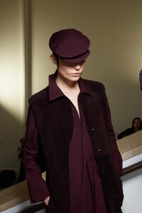 backstage-defile-akris-automne-hiver-2020-2021-paris-coulisses-90.thumb.jpg.3c8c77c9cbb0eda5eceec222831f982a.jpg