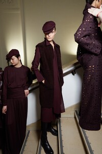 backstage-defile-akris-automne-hiver-2020-2021-paris-coulisses-92.thumb.jpg.a05db73c9d1fc79e269ed546b72c81f9.jpg