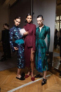 backstage-defile-altuzarra-automne-hiver-2020-2021-paris-coulisses-96.thumb.jpg.d32e8da2bc2099c412d3a4cc4e16be9d.jpg