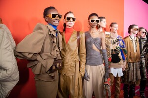 backstage-defile-balmain-automne-hiver-2020-2021-paris-coulisses-160.thumb.jpg.2503f95854369ac450068bfe9123b443.jpg