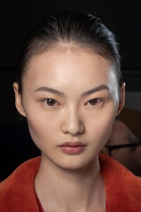 backstage-defile-boss-automne-hiver-2020-2021-milan-coulisses-16.thumb.jpg.7a887768d125c1dfc6b7efd54ebcc58c.jpg