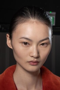 backstage-defile-boss-automne-hiver-2020-2021-milan-coulisses-17.thumb.jpg.cdaca0d39037fc450601da16819178a0.jpg