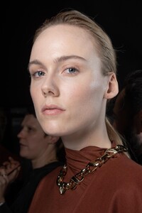 backstage-defile-boss-automne-hiver-2020-2021-milan-coulisses-64.thumb.jpg.58d9fa0d516769d2bf3608fc3cb342d5.jpg