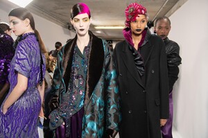 backstage-defile-dries-van-noten-automne-hiver-2020-2021-paris-coulisses-106.thumb.jpg.bca9d90d34f5d47660e458b521a87f4d.jpg