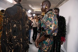backstage-defile-dries-van-noten-automne-hiver-2020-2021-paris-coulisses-137.thumb.jpg.a02261b608c092ca63defee2a91b2f19.jpg