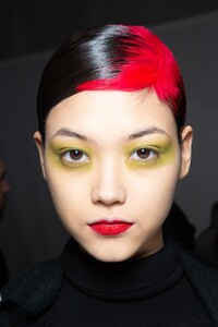 backstage-defile-dries-van-noten-automne-hiver-2020-2021-paris-coulisses-141.thumb.jpg.f741ec9283309c1ef225c6d54d0c739c.jpg