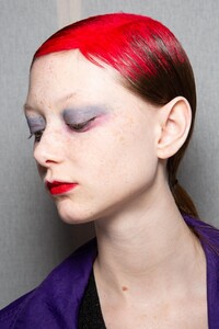 backstage-defile-dries-van-noten-automne-hiver-2020-2021-paris-coulisses-159.thumb.jpg.c2210426f9e6d14839e801a519a2a6a6.jpg