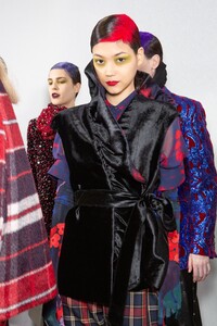 backstage-defile-dries-van-noten-automne-hiver-2020-2021-paris-coulisses-181.thumb.jpg.a6aedc4a90aec4cb15bbb7ce447512fc.jpg