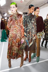 backstage-defile-dries-van-noten-automne-hiver-2020-2021-paris-coulisses-206.thumb.jpg.da6ecde6bb1004b1aa29401f45226340.jpg