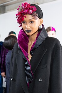 backstage-defile-dries-van-noten-automne-hiver-2020-2021-paris-coulisses-215.thumb.jpg.140f0f224a3ab87e388b297834cda6df.jpg