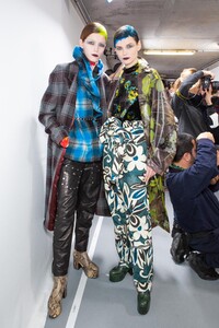 backstage-defile-dries-van-noten-automne-hiver-2020-2021-paris-coulisses-226.thumb.jpg.2383cb3791273dc730dbb89640e33bf3.jpg