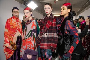 backstage-defile-dries-van-noten-automne-hiver-2020-2021-paris-coulisses-74.thumb.jpg.ea7024db2bad55e8f43fb028df1acaf2.jpg