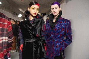 backstage-defile-dries-van-noten-automne-hiver-2020-2021-paris-coulisses-76.thumb.jpg.42f9aaf39219b1c3d56630f9468a7033.jpg