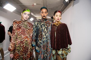 backstage-defile-dries-van-noten-automne-hiver-2020-2021-paris-coulisses-93.thumb.jpg.df5395bcbae873c8be74e69b2668e876.jpg