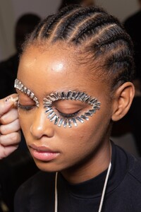 backstage-defile-giambattista-valli-automne-hiver-2020-2021-paris-coulisses-105.thumb.jpg.309939c27f583a2fb0356e61b6e2224b.jpg
