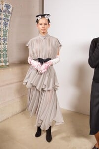 backstage-defile-giambattista-valli-automne-hiver-2020-2021-paris-coulisses-146.thumb.jpg.a8f084d70feeea00cde2e646806c380b.jpg