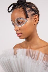 backstage-defile-giambattista-valli-automne-hiver-2020-2021-paris-coulisses-190.thumb.jpg.1659c1849796a7fe9fc6e1ba9d8ed98a.jpg