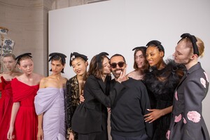 backstage-defile-giambattista-valli-automne-hiver-2020-2021-paris-coulisses-196.thumb.jpg.4c44b329ecbd129146796b648baf1443.jpg