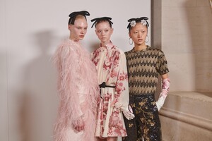 backstage-defile-giambattista-valli-automne-hiver-2020-2021-paris-coulisses-59.thumb.jpg.16f8b21ebe5255b3b59b6a6c3709eee3.jpg