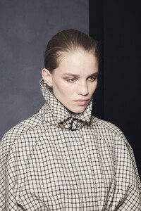 backstage-defile-givenchy-automne-hiver-2020-2021-paris-coulisses-104.thumb.jpg.7c77db9572c7b357b657d44b72ad8292.jpg