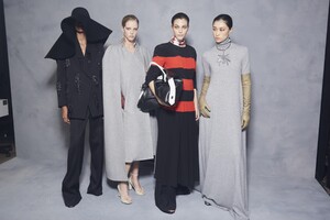 backstage-defile-givenchy-automne-hiver-2020-2021-paris-coulisses-137.thumb.jpg.4d359d6905615d8cccb644612e529c1b.jpg