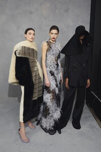 backstage-defile-givenchy-automne-hiver-2020-2021-paris-coulisses-141.thumb.jpg.4543dd27f2cd5e6e0905f736d02599b1.jpg