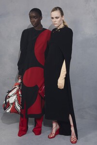 backstage-defile-givenchy-automne-hiver-2020-2021-paris-coulisses-165.thumb.jpg.a86c64e98e22c54d40df51ebe330307e.jpg