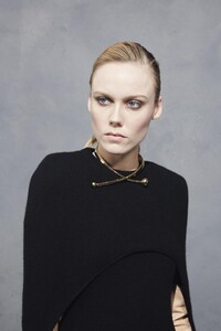 backstage-defile-givenchy-automne-hiver-2020-2021-paris-coulisses-166.thumb.jpg.6d639fd26ab62b39136a64761c5fb2d2.jpg