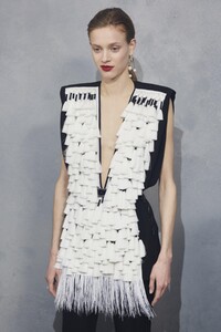 backstage-defile-givenchy-automne-hiver-2020-2021-paris-coulisses-176.thumb.jpg.a562e596905902d2109e45944b616cbd.jpg
