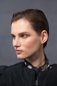 backstage-defile-givenchy-automne-hiver-2020-2021-paris-coulisses-211.thumb.jpg.ac5f3ea05cb40d79529f8f9daece84c5.jpg