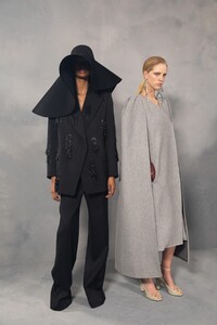 backstage-defile-givenchy-automne-hiver-2020-2021-paris-coulisses-247.thumb.jpg.481cc2105a40be0c822bf8dca5295d7e.jpg
