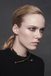 backstage-defile-givenchy-automne-hiver-2020-2021-paris-coulisses-27.thumb.jpg.f40edc8ed6414dd52fbe322c96b6fc0f.jpg
