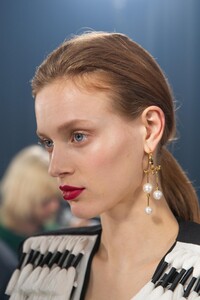backstage-defile-givenchy-automne-hiver-2020-2021-paris-coulisses-271.thumb.jpg.0921180bcd367431ec10516b82b8d3b8.jpg