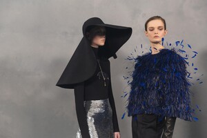 backstage-defile-givenchy-automne-hiver-2020-2021-paris-coulisses-282.thumb.jpg.0b1d191a03d0c0c0c35e96689a75b788.jpg