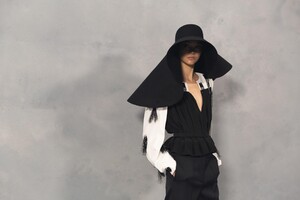 backstage-defile-givenchy-automne-hiver-2020-2021-paris-coulisses-302.thumb.jpg.0ba30d6e277dcee9b9789771abb16888.jpg