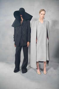 backstage-defile-givenchy-automne-hiver-2020-2021-paris-coulisses-339.thumb.jpg.8e2f723163c06321b6961595f3c9ffb6.jpg