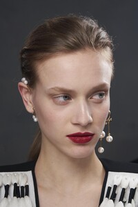 backstage-defile-givenchy-automne-hiver-2020-2021-paris-coulisses-35.thumb.jpg.0dcd2d009480151a8512eb2a93dd8393.jpg
